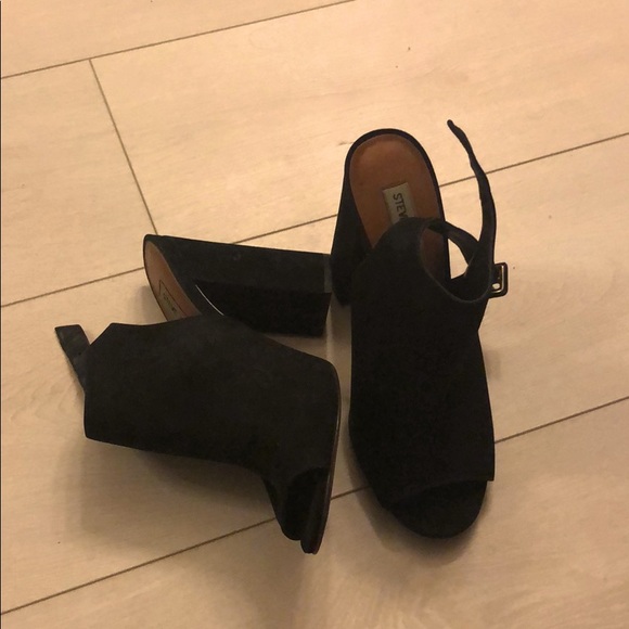 Used suede Steve Madden high heel with band - Picture 2 of 2